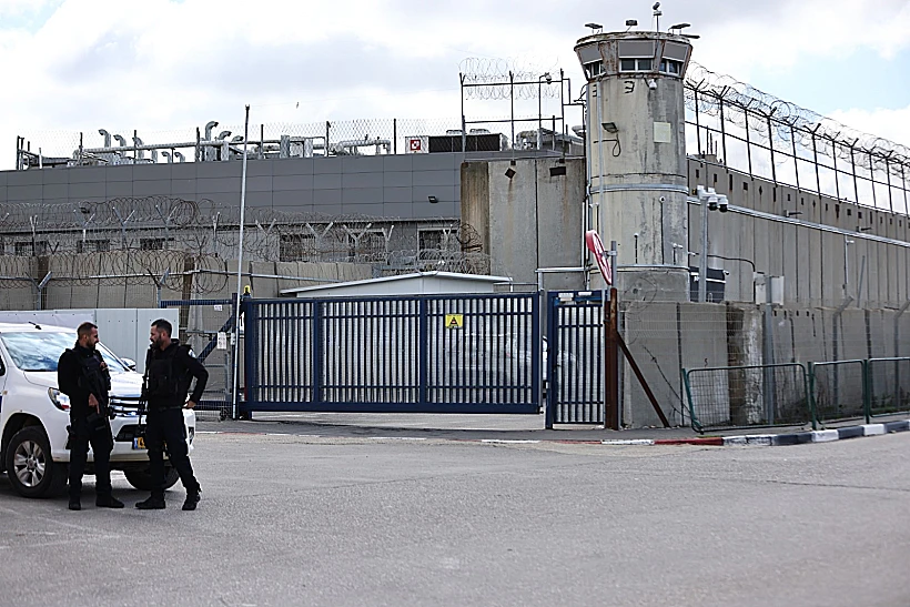 היערכות לשחרור מחבלים מחוץ לכלא עופר