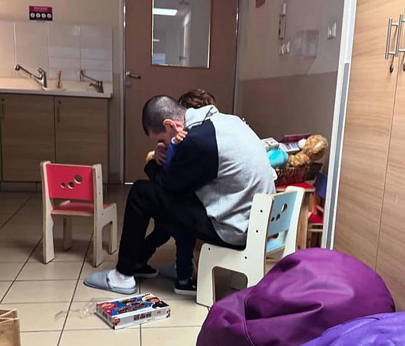 אור לוי ובנו אלמוג, בחיבוק הראשון אחרי 491 ימים