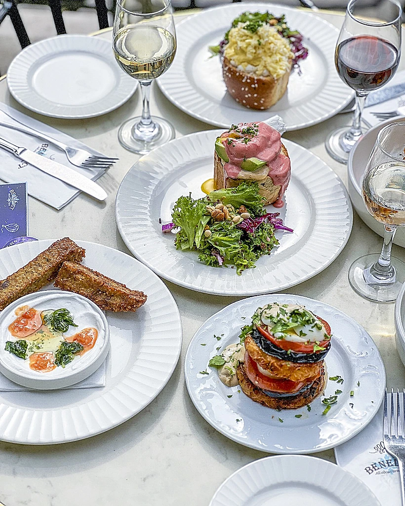 פברואר עולמי, בנדיקט