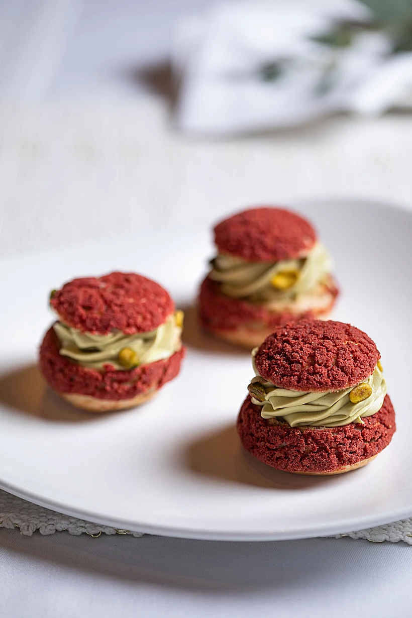 פרופיטרול במילוי קרמו פיסטוק