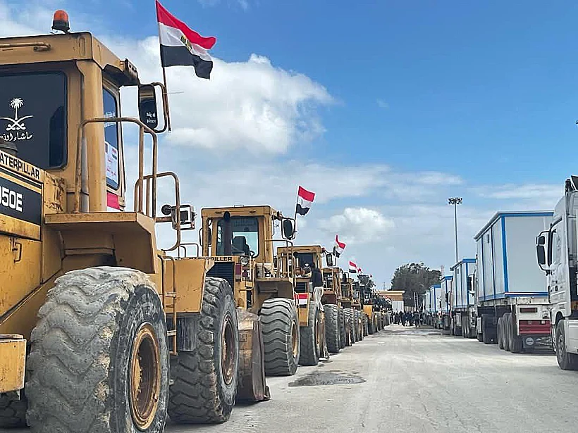 כלים הנדסיים בכניסה לרצועת עזה