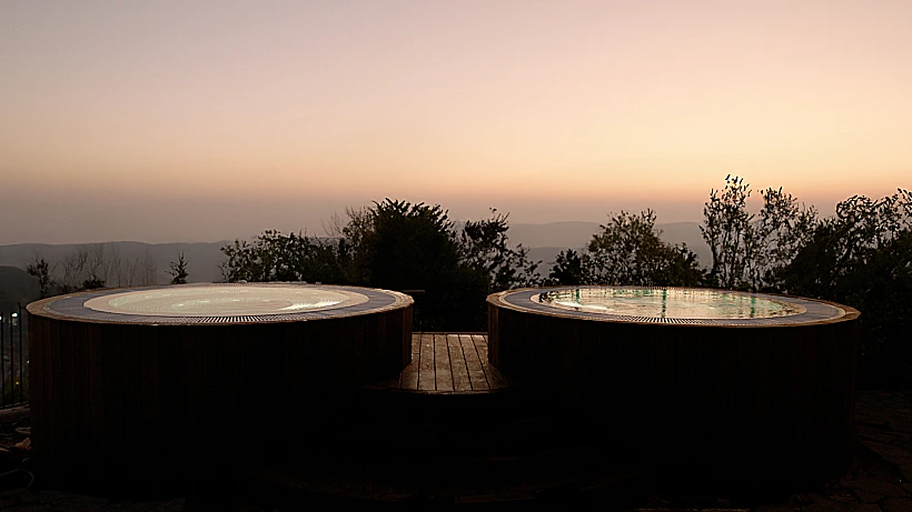 ג'קוזים לנוף, במלון כנען