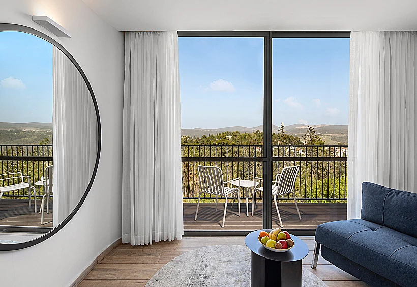 חדר מחודש במלון אחוזת אסיינדה