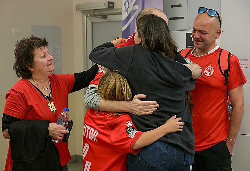 יאיר הורן מתאחד עם בני משפחתו באיכילוב
