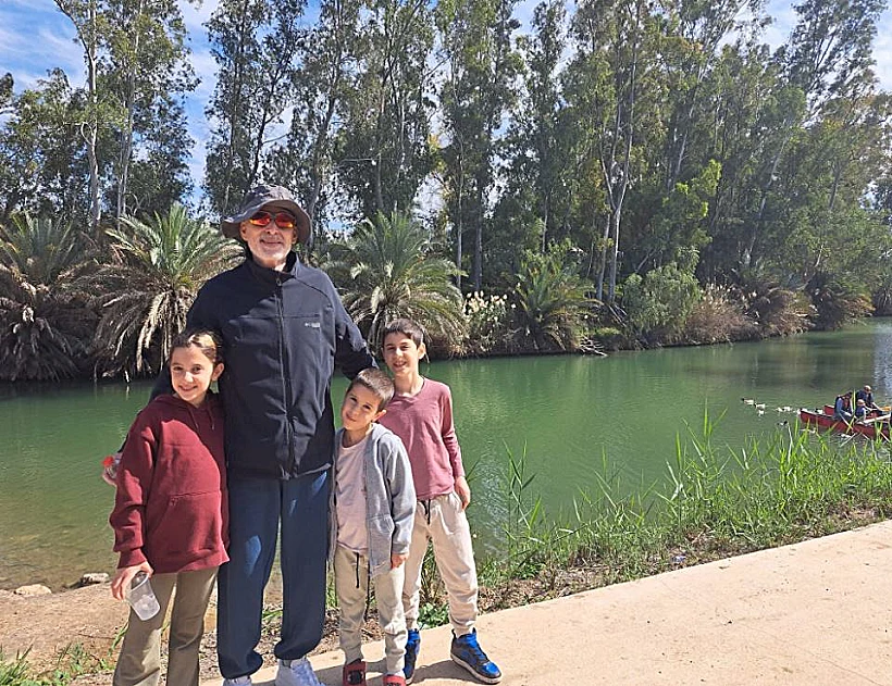 קית' סיגל ונכדיו בתמונה ראשונה