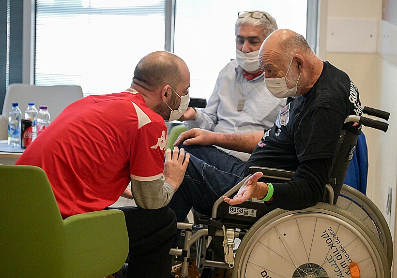 יאיר הורן במפגש מרגש עם אביו יצחק בבית החולים איכילוב