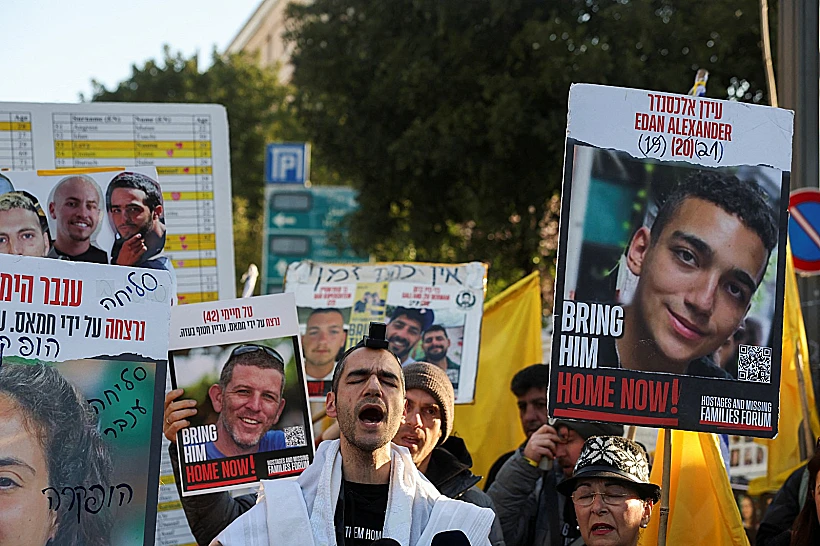 בן דודו של החטוף עידן אלכסנדר בתפילת "שמע ישראל