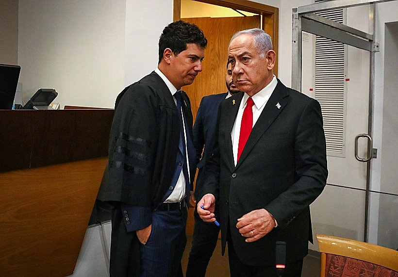 רה"מ נתניהו וסנגורו עמית חדד הבוקר בבית המשפט