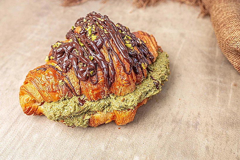 קרואסון דובאי, המגיפה הירוקה