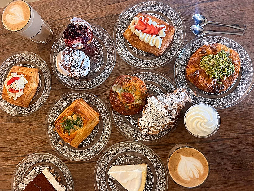 המאפים של בית הקפה והמאפייה דנול כפר כמא