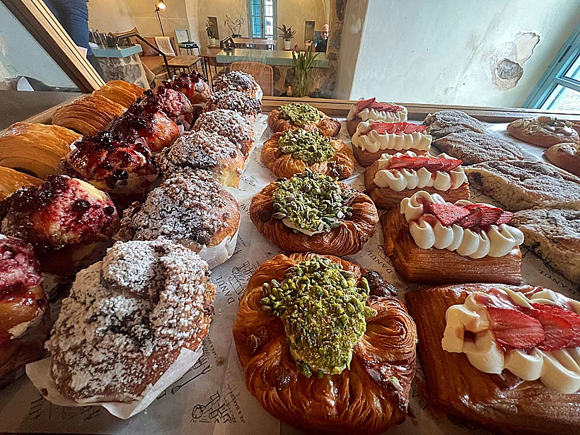 המאפים של בית הקפה והמאפייה דנול כפר כמא