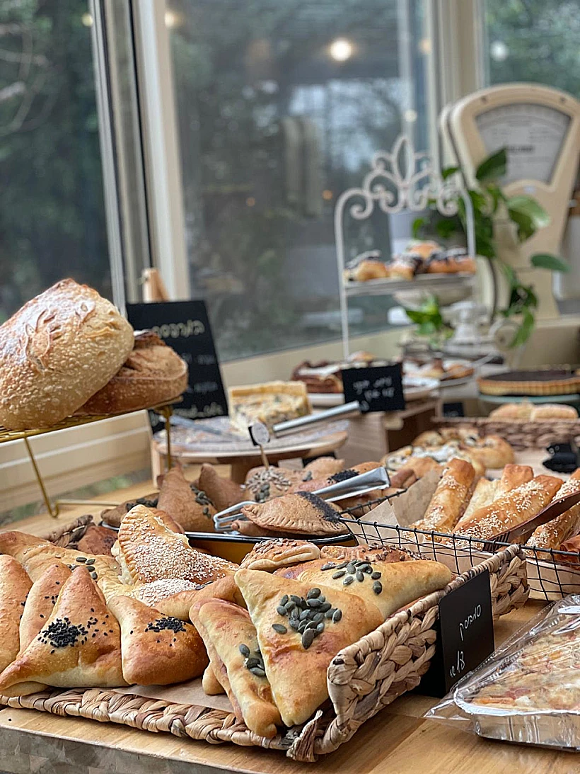 במרפסת, שפרה מיכאלוביץ