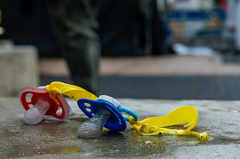 מוצצים שהוצבו בכיכר החטופים לקראת השבת החטופים החללים