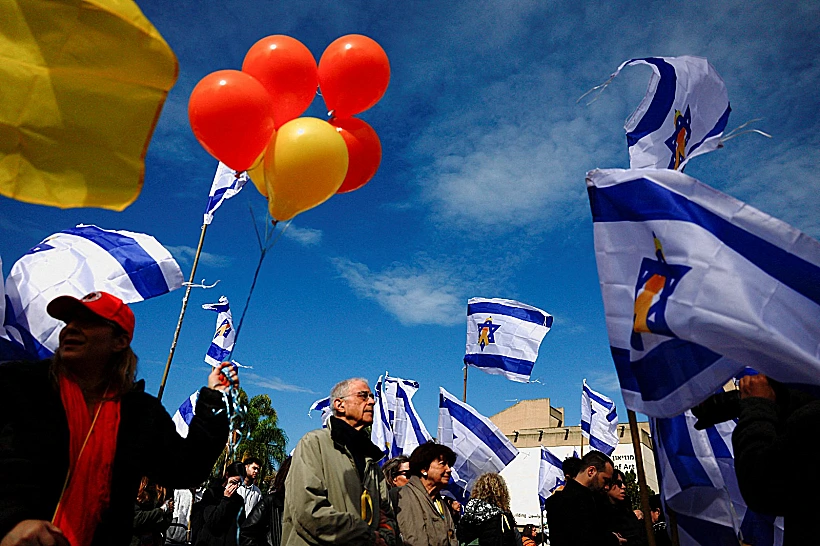 בכיכר החטופים בת"א ממתינים לשובם של החללים