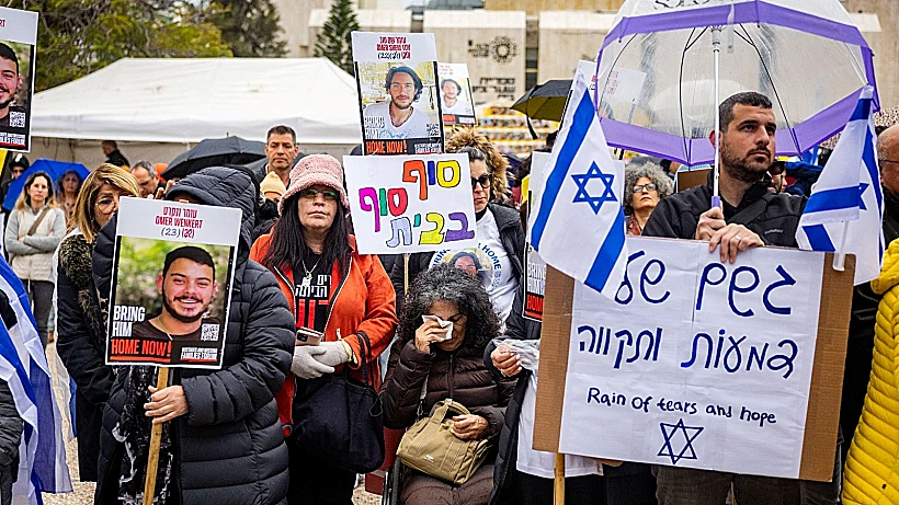 מחכים לשובם של ששת החטופים, בכיכר בתל אביב