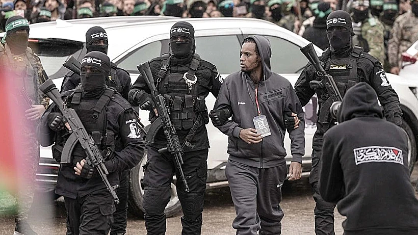 אברה מנגיסטו משתחרר מהשבי