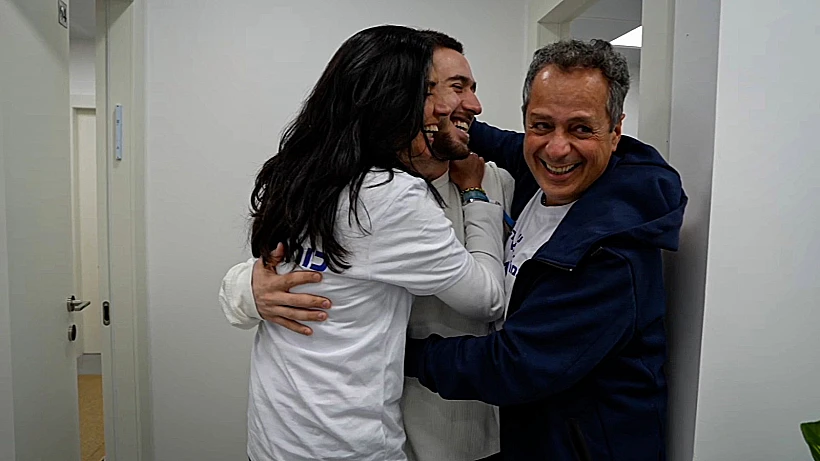 עומר שם טוב נפגש עם הוריו ברעים