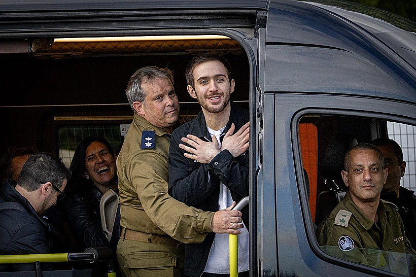 עומר שם טוב נוחת בבית החולים