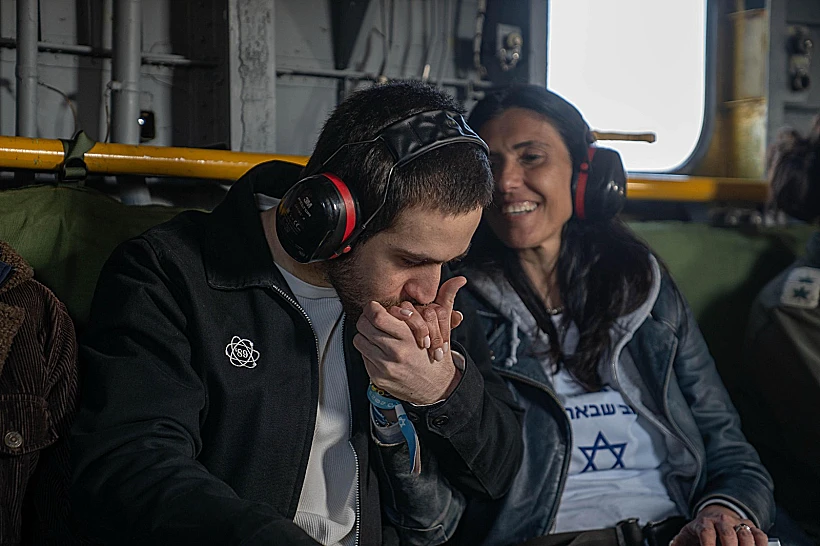 עומר שם טוב עם אימו שלי במסוק בדרך לבית החולים