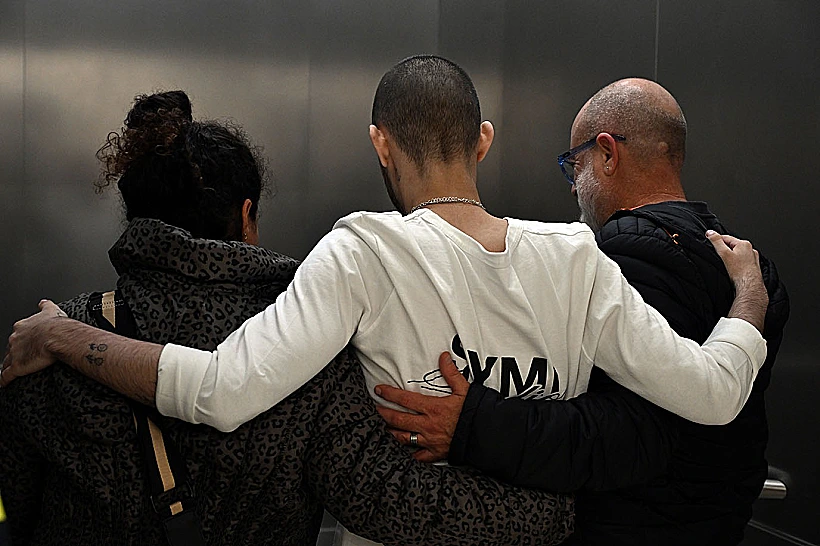 עומר ונקרט נפגש עם משפחתו בבית החולים בילינסון