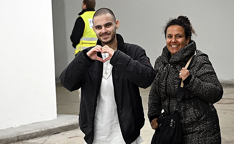 עומר ונקרט נפגש עם משפחתו בבית החולים בילינסון