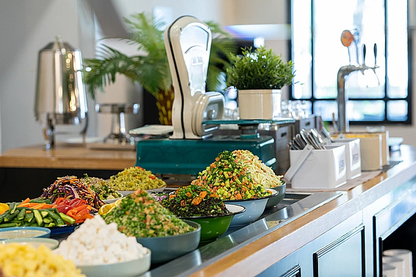 ארוחת בוקר בארץ דפנה מלון מטיילים