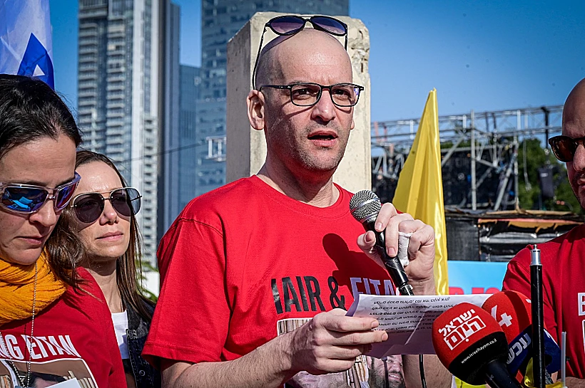 יאיר הורן בכיכר החטופים