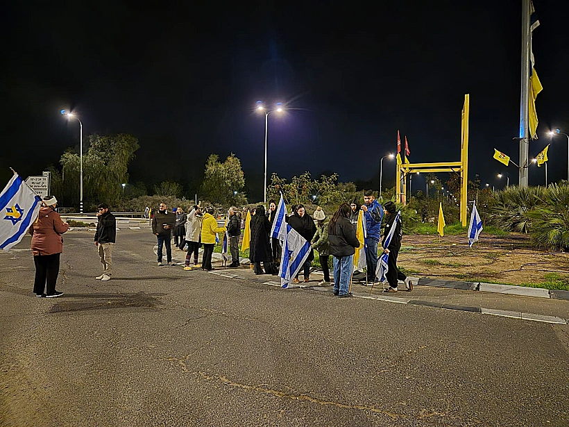 מחכים לשיירת החטופים החללים בעוטף עזה