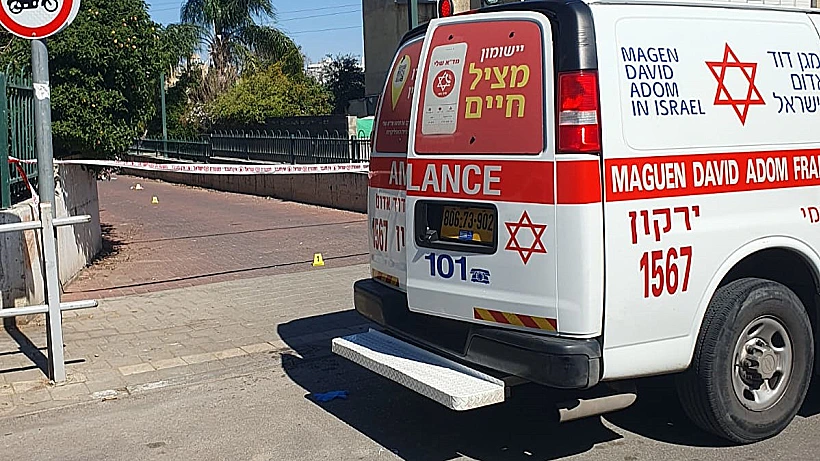 ניידות בזירת ההצתה בבת ים