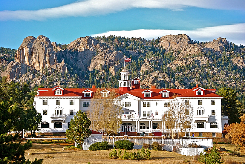 מלון סטנלי (The Stanley Hotel) שהיווה השראה למלון בסרט הניצוץ