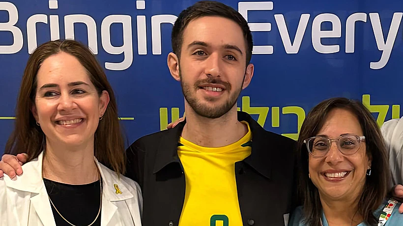 עומר שם טוב עם צוות בית החולים בילינסון