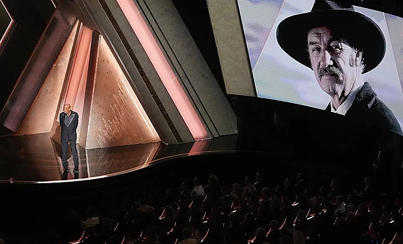 מחווה לג'ין הקמן