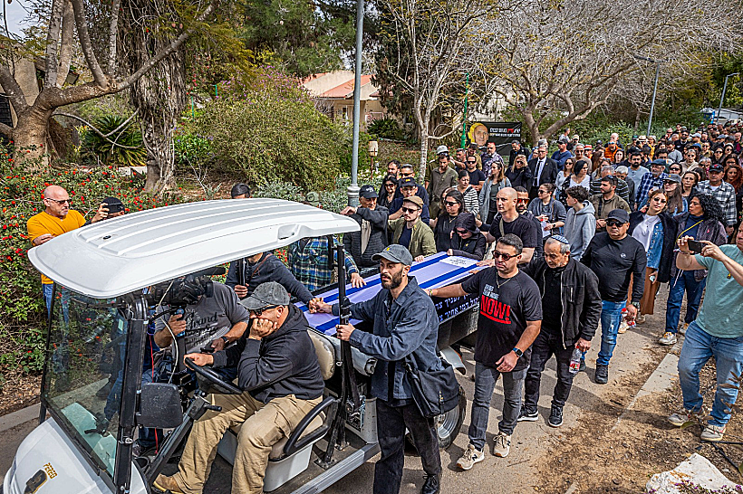 טקס האשכבה של איציק אלגרט בניר עוז