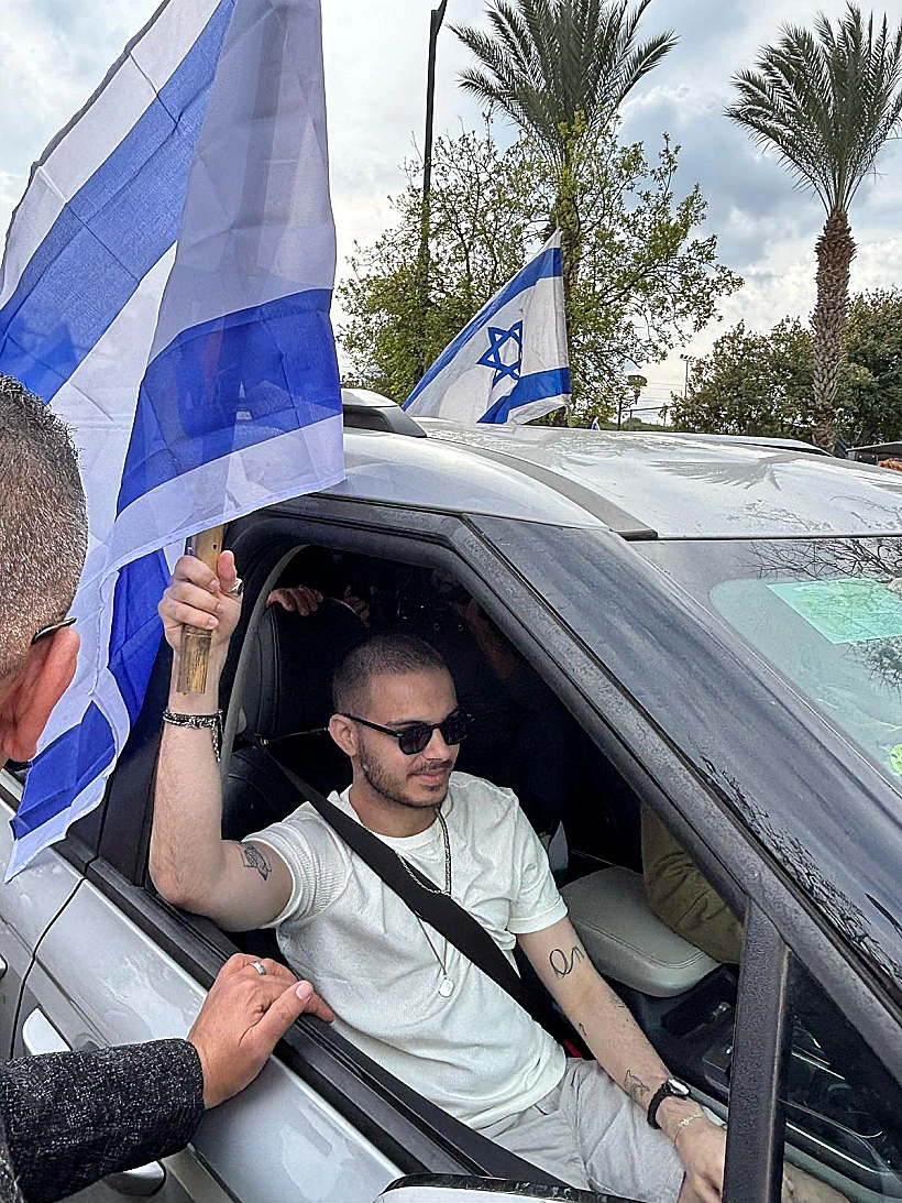 עומר ונקרט שב לביתו בגדרה