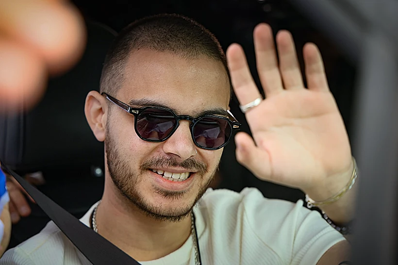 עומר ונקרט חוזר לביתו בגדרה