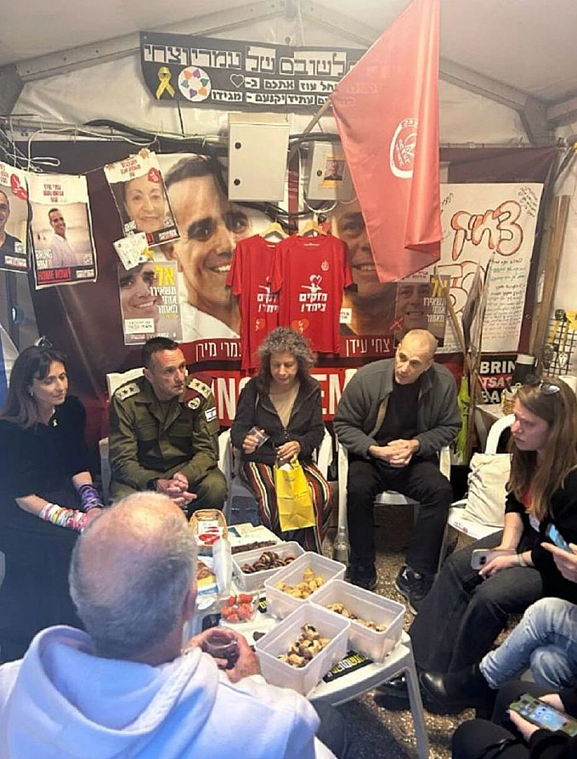 הרמטכ"ל היוצא הרצי הלוי בכיכר החטופים