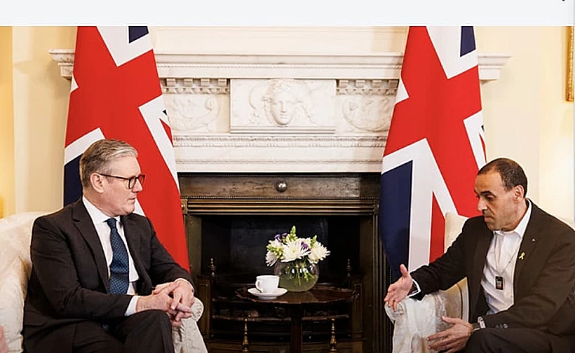 אלי שרעבי וראש ממשלת בריטניה קיר סטארמר