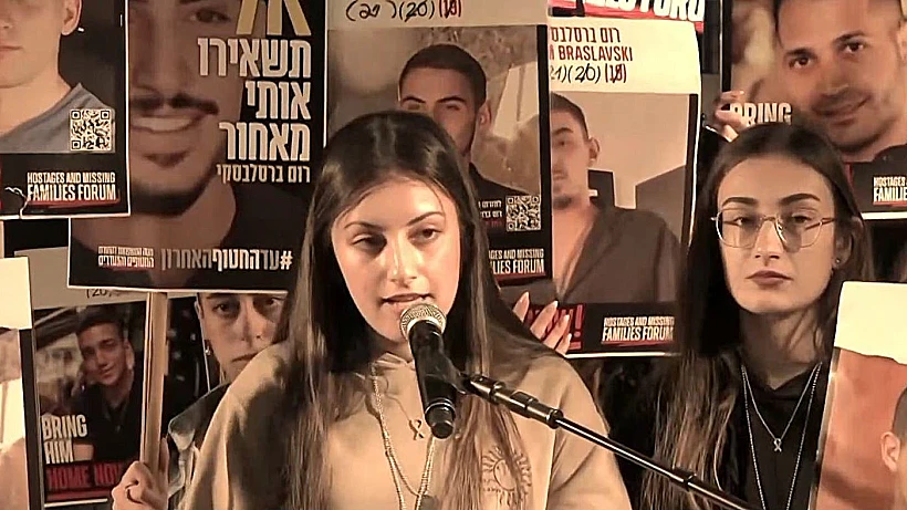 קרינה ארייב נואמת במחאת משפחות החטופים