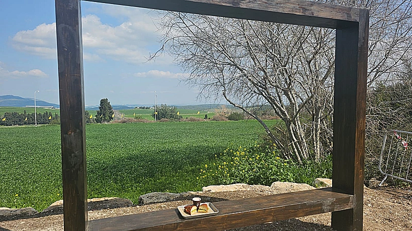 הנוף מעגלת קפה מגדה ויאנק בורגר רמות מנשה