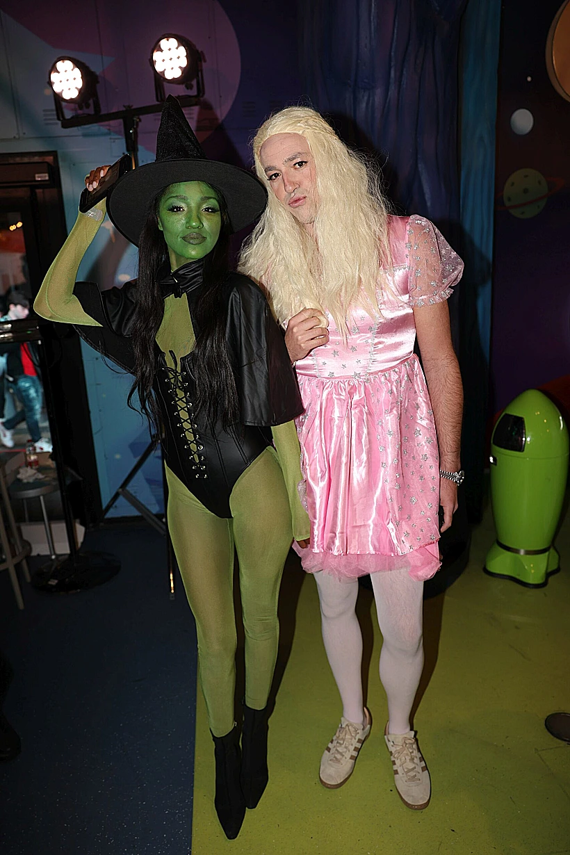 טיטי איינאו ובעלה