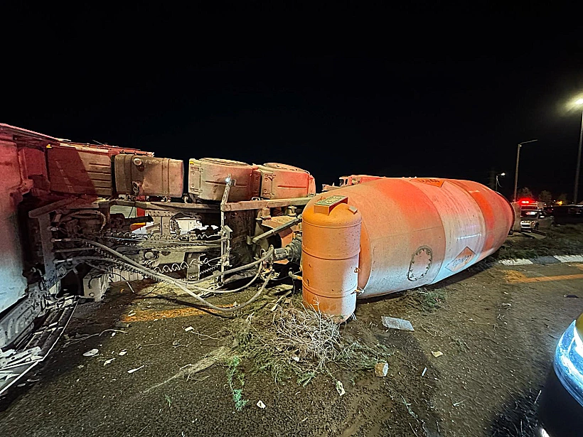 זירת התהפכות המשאית סמוך למחלף בן שמן