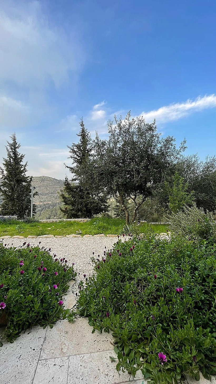 מלון לוגוס יד השמונה