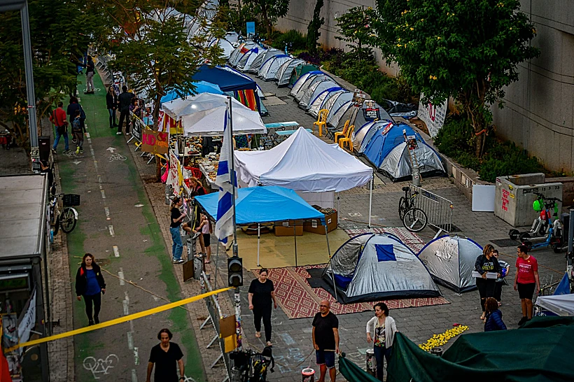 מחאת האוהלים של משפחות חטופים מול הקריה