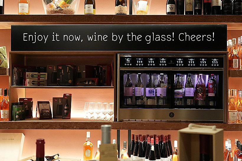 טעימות יין בחנות Periklis Winosophy