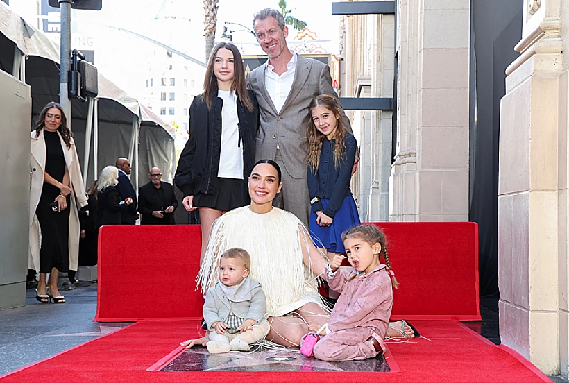 גל גדות, בעלה ירון וארבע הבנות