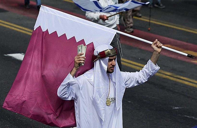 מפגין מחופש ל"קטרגייט