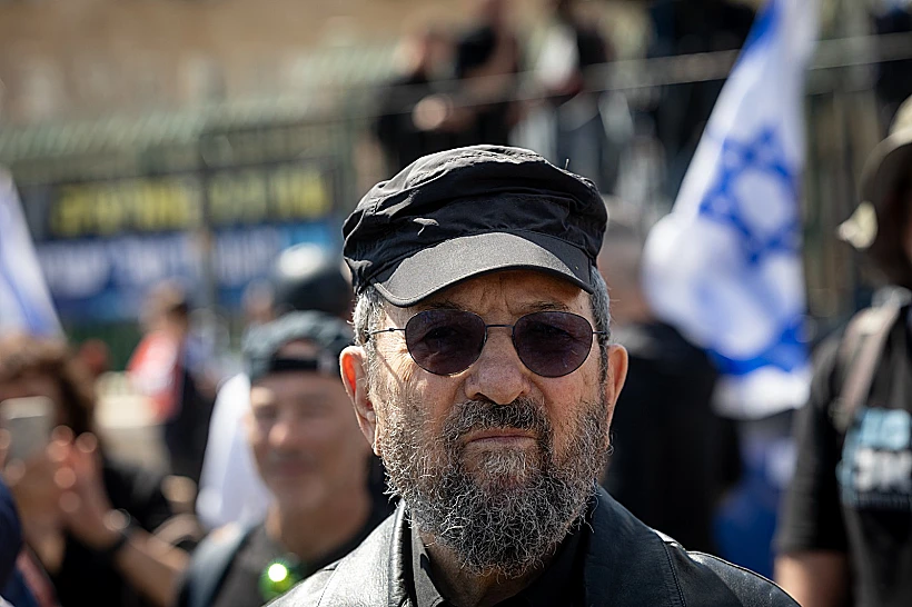 אהוד ברק בהפגנה נגד הדחת רונן בר מול משרד רה"מ בירושלים