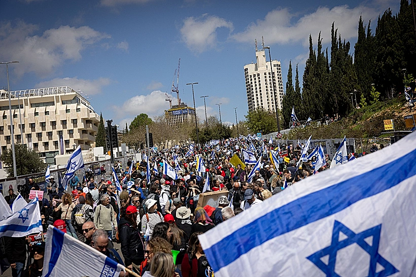 מפגינים נגד הדחת רונן בר בכניסה לירושלים
