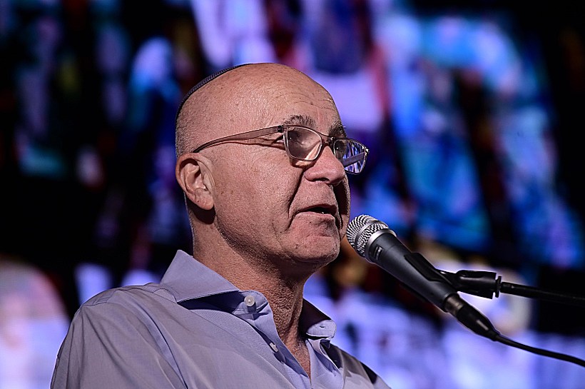 ראש שב"כ לשעבר יורם כהן בהפגנה נגד הדחת רונן בר