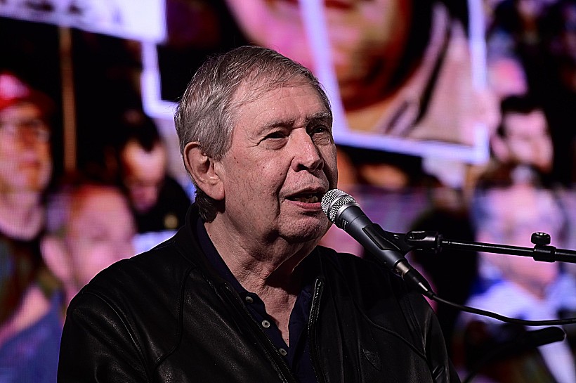 ראש המוסד לשעבר תמיר פרדו בהפגנה נגד הדחת רונן בר